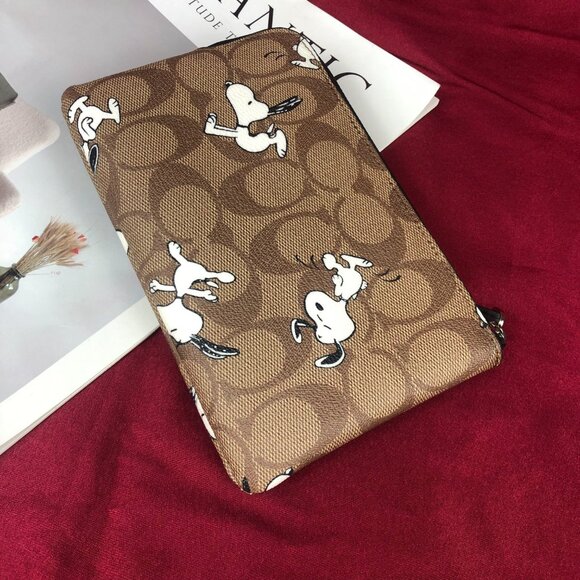 Coach X Peanuts Corner Zip Wristlet Wallet With Snoopy & Woodstock - Picture 3 of 9